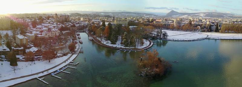 Panoramique Annecy Lac Hiver magnifique vue étonnante incluant les bienfaits sauvage de la montagne sur la Panoramique Annecy Hiver