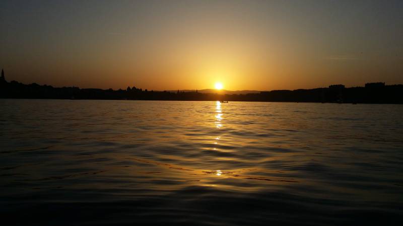 Annecy lake sunset splendid shot surprising showing the state of wild of global warming on la Annecy lake sunset