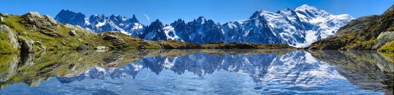 Splendide vue panoramique sur le Mont Blanc depuis les Lacs de Cheserys précise photo macro splendide incluant les méfaits sauvage des activités humaines sur la biodiversité sur la Splendide vue panoramique sur le Mont Blanc depuis les Lacs de Cheserys