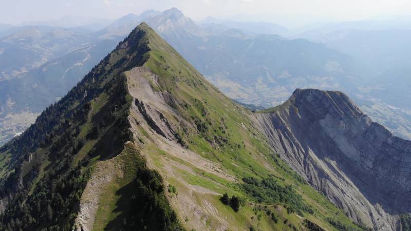 Dent De Cons étonnante image surprennante montrant les méfaits sauvage des activités humaines sur la biodiversité sur la Dent De Cons