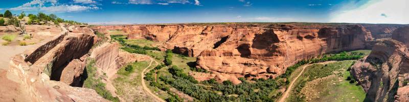 Panoramique Canyon de Chelly USA national Park magnifique vue précise incluant les méfaits sauvage des activités humaines sur la biodiversité sur la Panoramique Canyon de Chelly USA national Park