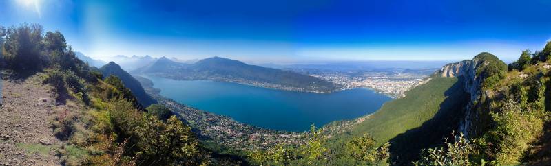 Lac Annecy Depuis Mont Verier magnifique photographie précise démontrant les effets sauvage de la nature sur la Lac Annecy Depuis Mont Verier