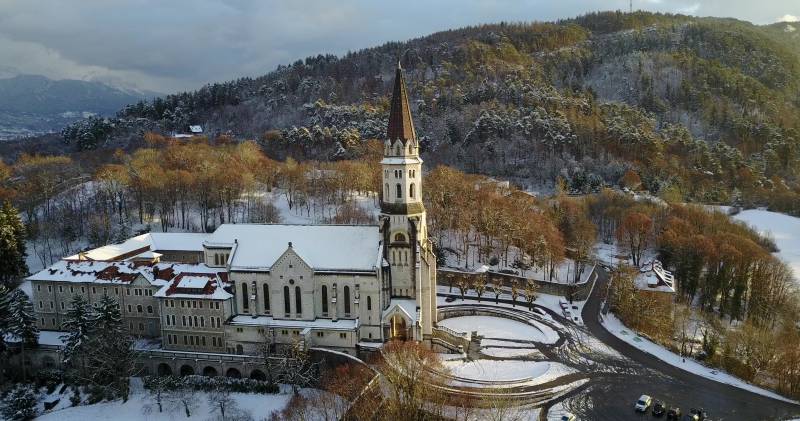 Visitation en hiver  Annecy aerial image surprising featuring the benefits wild of mountains on la Visitation en hiver  Annecy