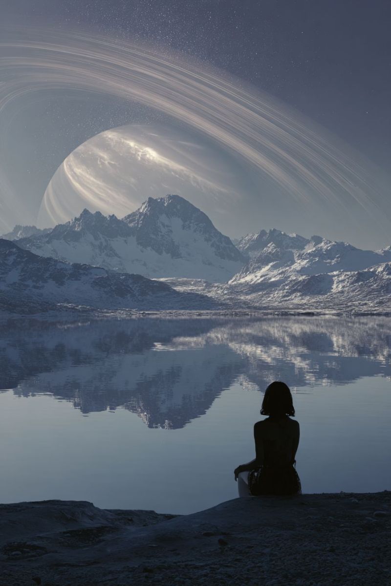 Montagnes lac reflet ciel nuit planete anneaux espace etoile neige eau horizon nuages obscurite astronomie Une personne est assise sur une côte rocheuse, contemplant un lac serein qui reflète les montagnes enneigées et une planète massive avec des anneaux dans le ciel. Le ciel est sombre, parsemé d'étoiles, et les anneaux de la planète sont bien visibles. Les montagnes sont couvertes de neige, et le lac est calme, reflétant la scène au-dessus.