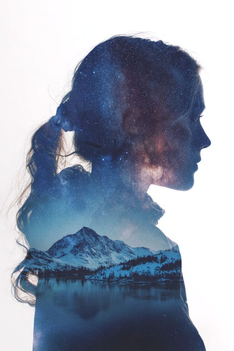 Femme montagne lac nuit ciel etoiles reflet eau neige nature air beaute calme serein reveur mystique inspiration Une silhouette d'une femme aux cheveux longs attachés en queue de cheval est présentée sur un fond de ciel nocturne étoilé. Le ciel est rempli d'étoiles, et une faible Voie Lactée est visible. En dessous de la femme, il y a le reflet d'une chaîne de montagnes enneigées et d'un lac calme, créant une atmosphère sereine et mystique. L'image combine des éléments de la nature et du cosmos, donnant un sentiment de tranquillité et d'émerveillement.