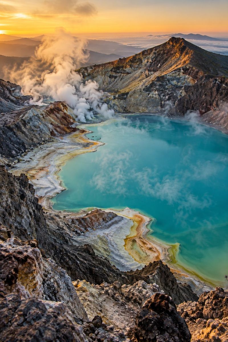 Lac volcanique anneaux fumerolles image photographie magnifique prise précise montrant les méfaits sauvage des activités humaines sur la biodiversité sur la lac volcanique anneaux fumerolles